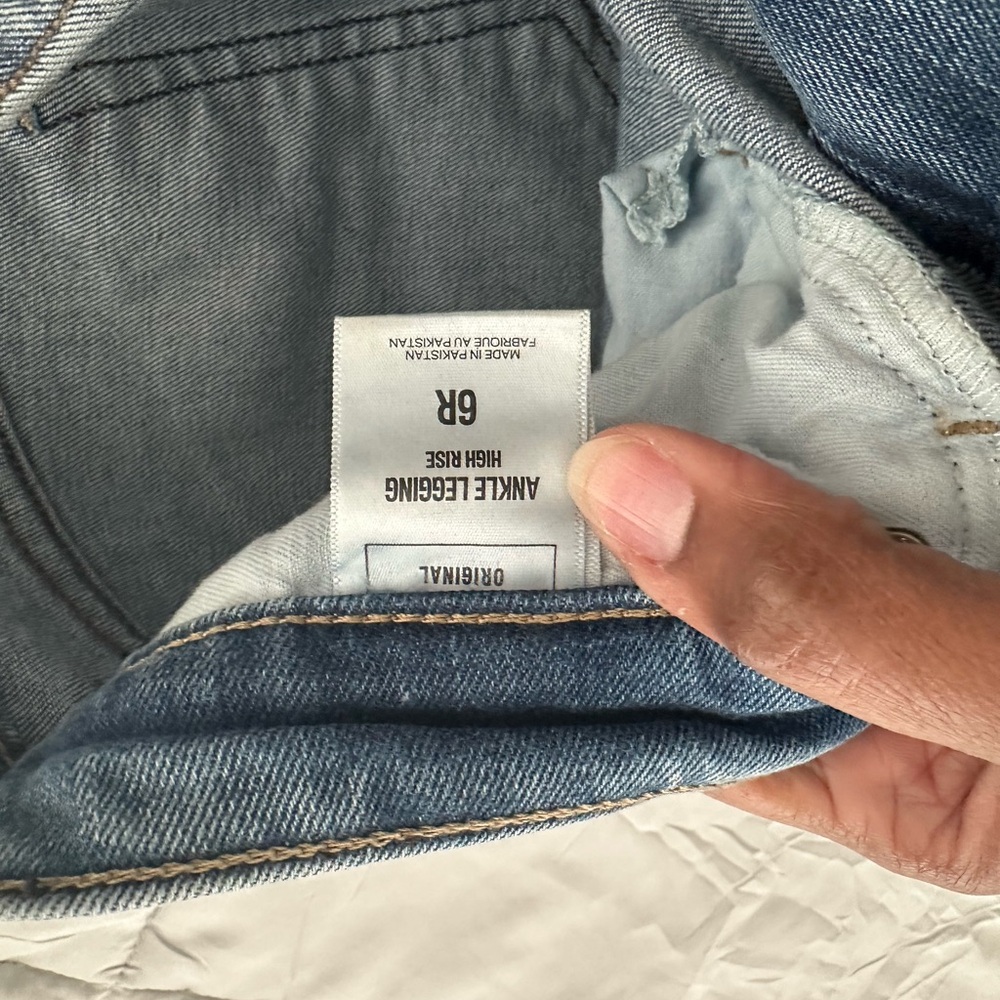 Blue Skinny Jeans with Classic Stitching